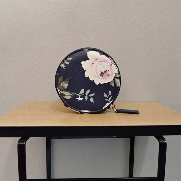 MIA & LUCAS Navy Floral Round Zip Coin Pouch – Like New - Picture 9 of 12